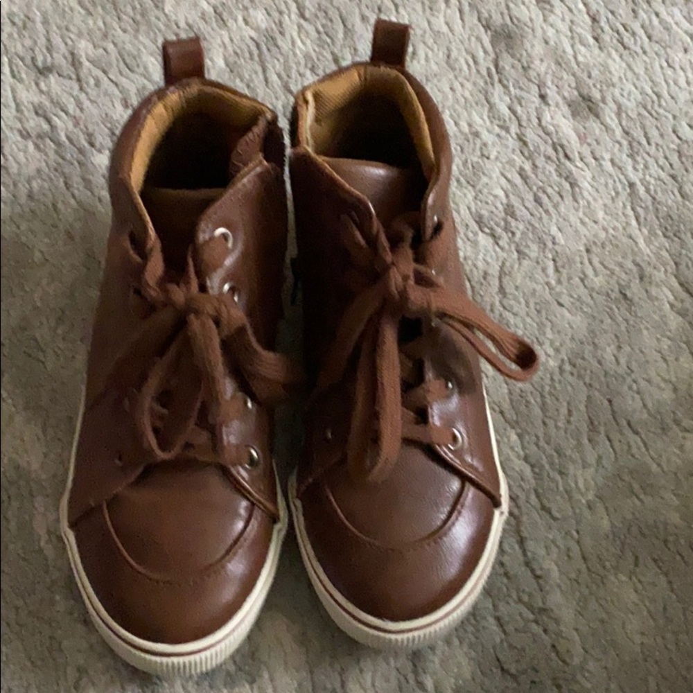 Boys shoes